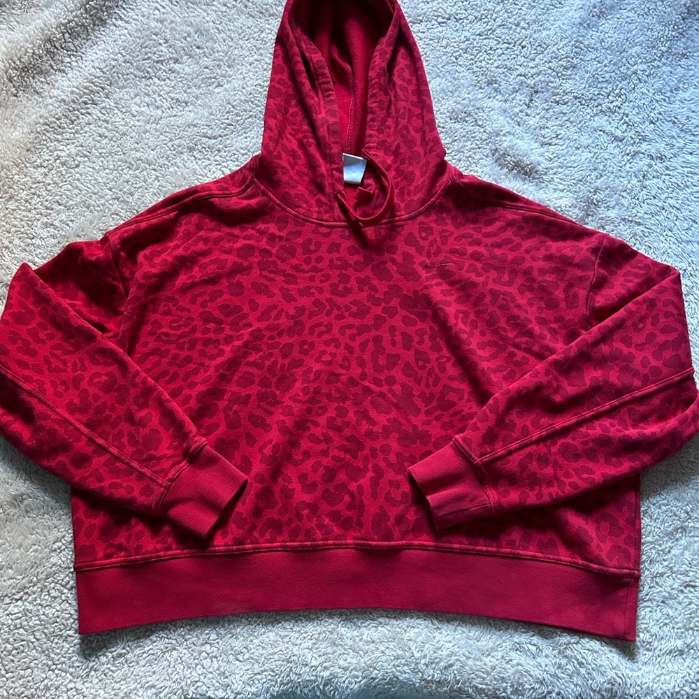 Nike Women's Animal Printed Get Fit Fleece Pullover Hoodie red excellent